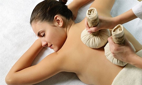 Компрессы тоже очень популярны при лечении грыжи Шморля, существует множество рецептов, с индивидуальными подходами к организму пациента