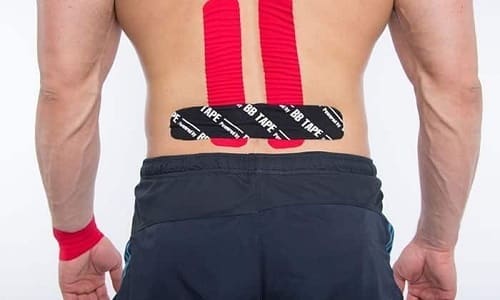 При грыжах позвоночного столба клеят две полоски, которые должны совпадать с расположением мышц